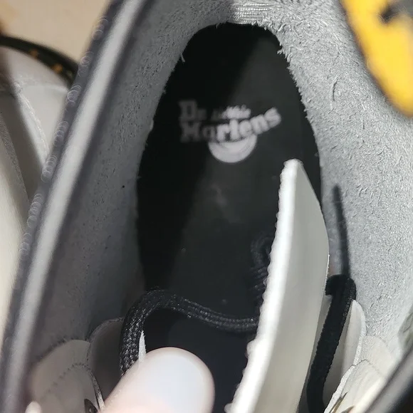 Womans Dr. Airwait Martens NWOT - Picture 11 of 13